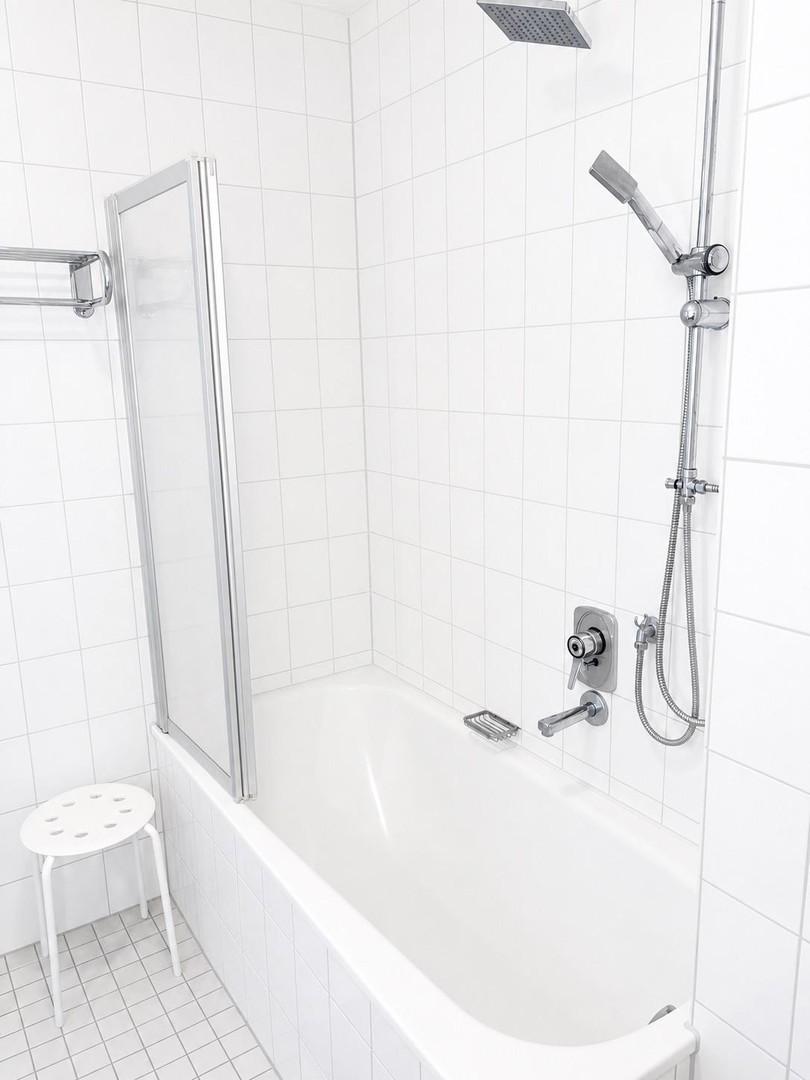 Bad mit Wanne