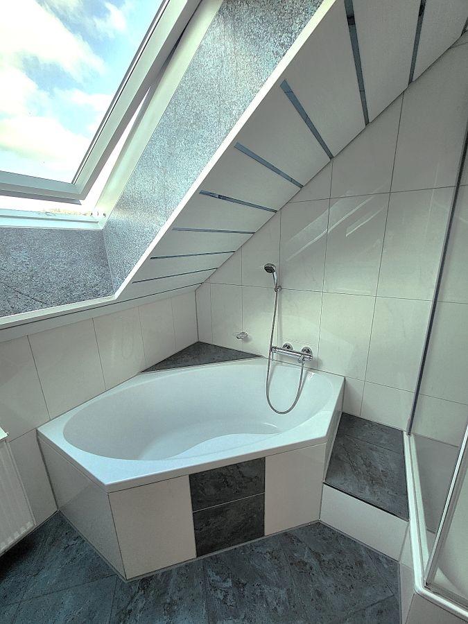Bad- Eckbadewanne