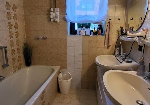 Bad mit Wanne