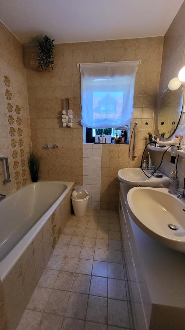 Bad mit Wanne