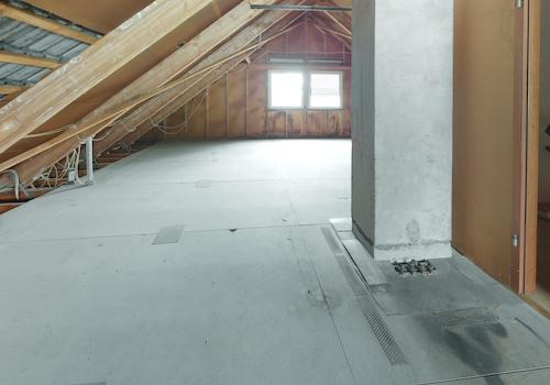 unausgebautes Dachgeschoss