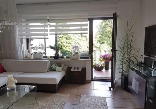 Wohnzimmer, Blick auf Balkon