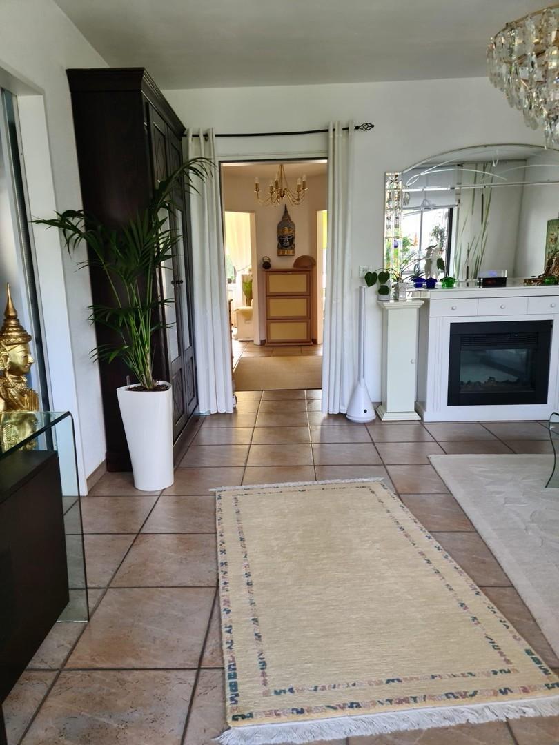 Wohnzimmer, Blick in Flur