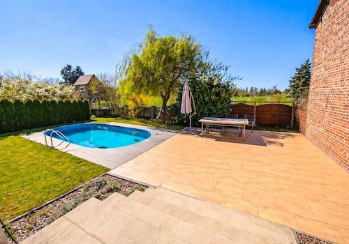 Terrasse mit Pool
