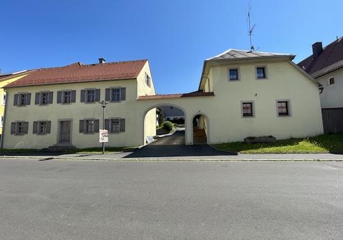 Blick zu beiden Häusern