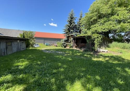Garten mit Blick zur Scheune