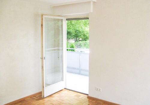 Wohnzimmer mit Zugang Balkon