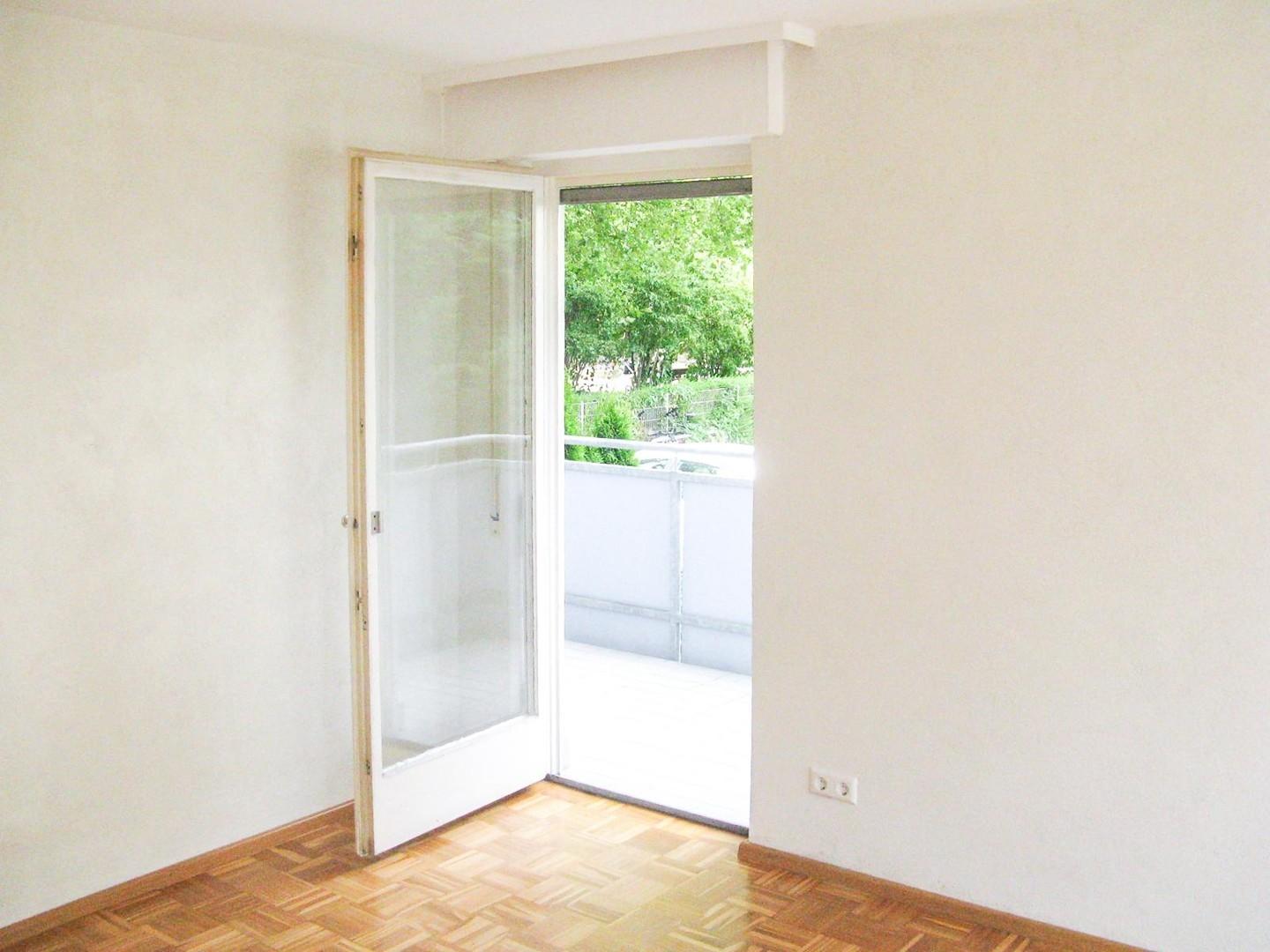 Wohnzimmer mit Zugang Balkon