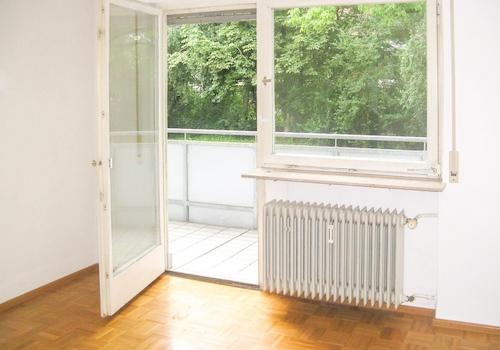 Schlafzimmer mit Zugang Balkon