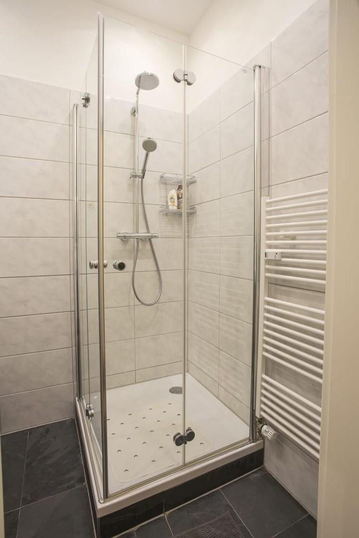 Shower cabin