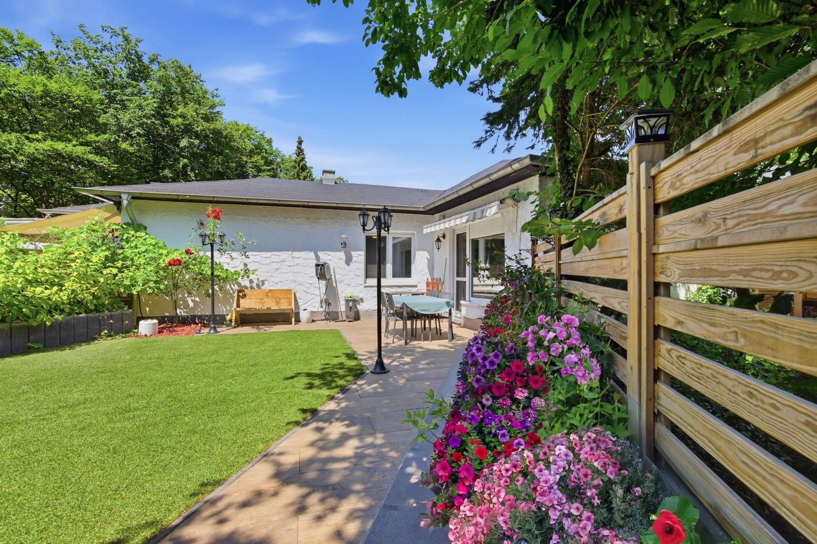 Garten hinter dem Haus