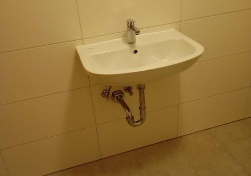 Neues Bad, Waschbecken