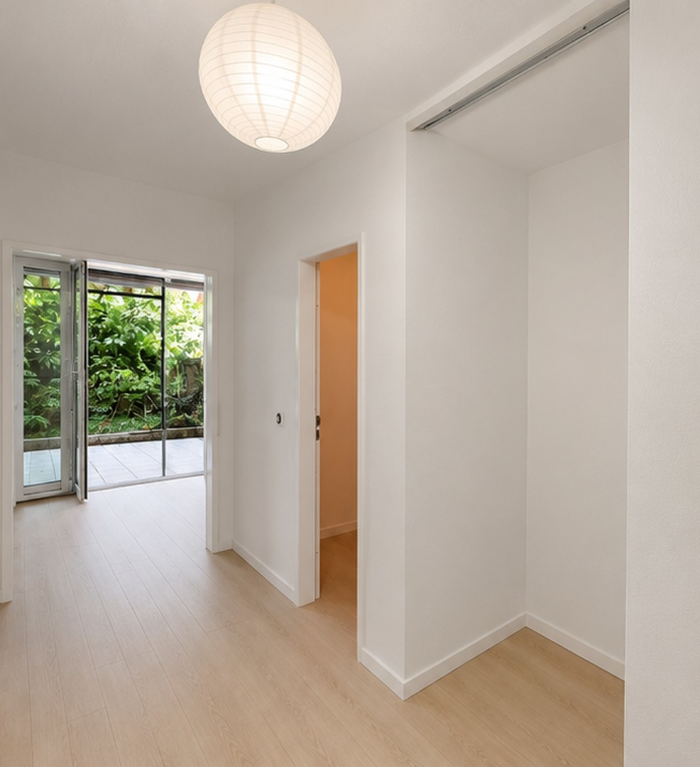 Flur mit Blick ins Wohnzimmer