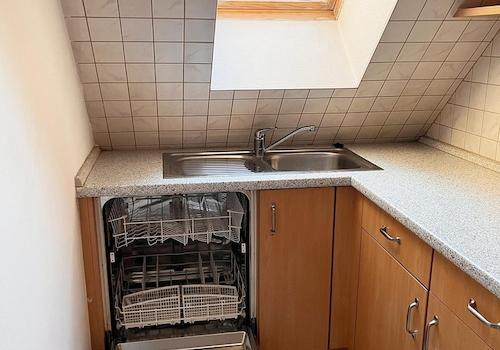 Einbauküche mit Geschirrspüler