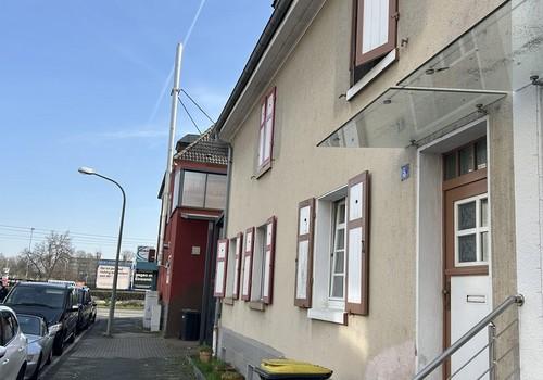 Vorderansicht + Umgebung 