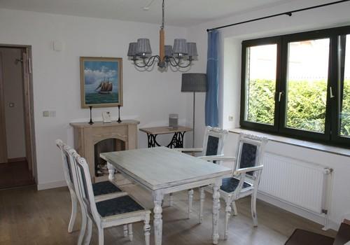 großer Essbereich im Haupthaus