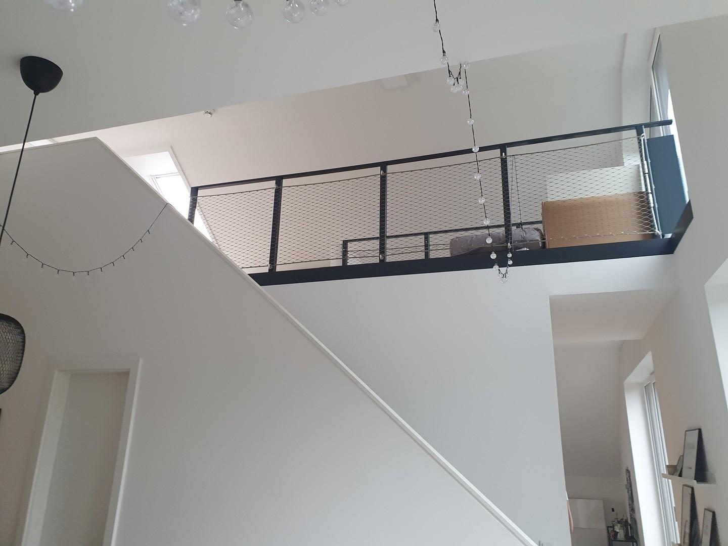 Aufgang zur Galerie