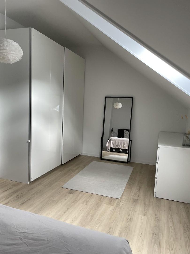 Schlafzimmer von Bett