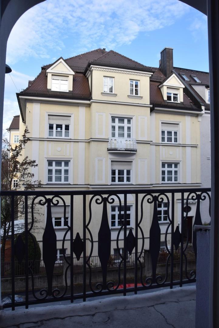Ausblick Straßenseite - Loggia