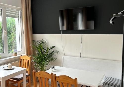 Frühstücksraum mit Smart-TV