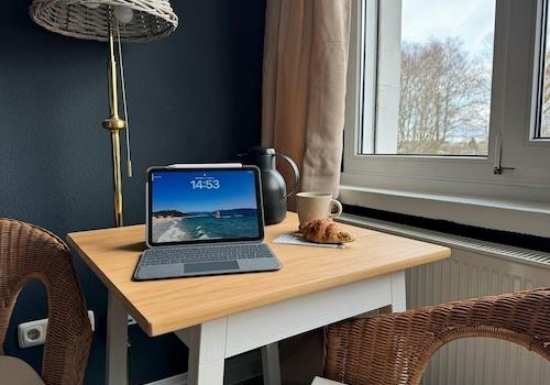 Tisch in jedem Zimmer