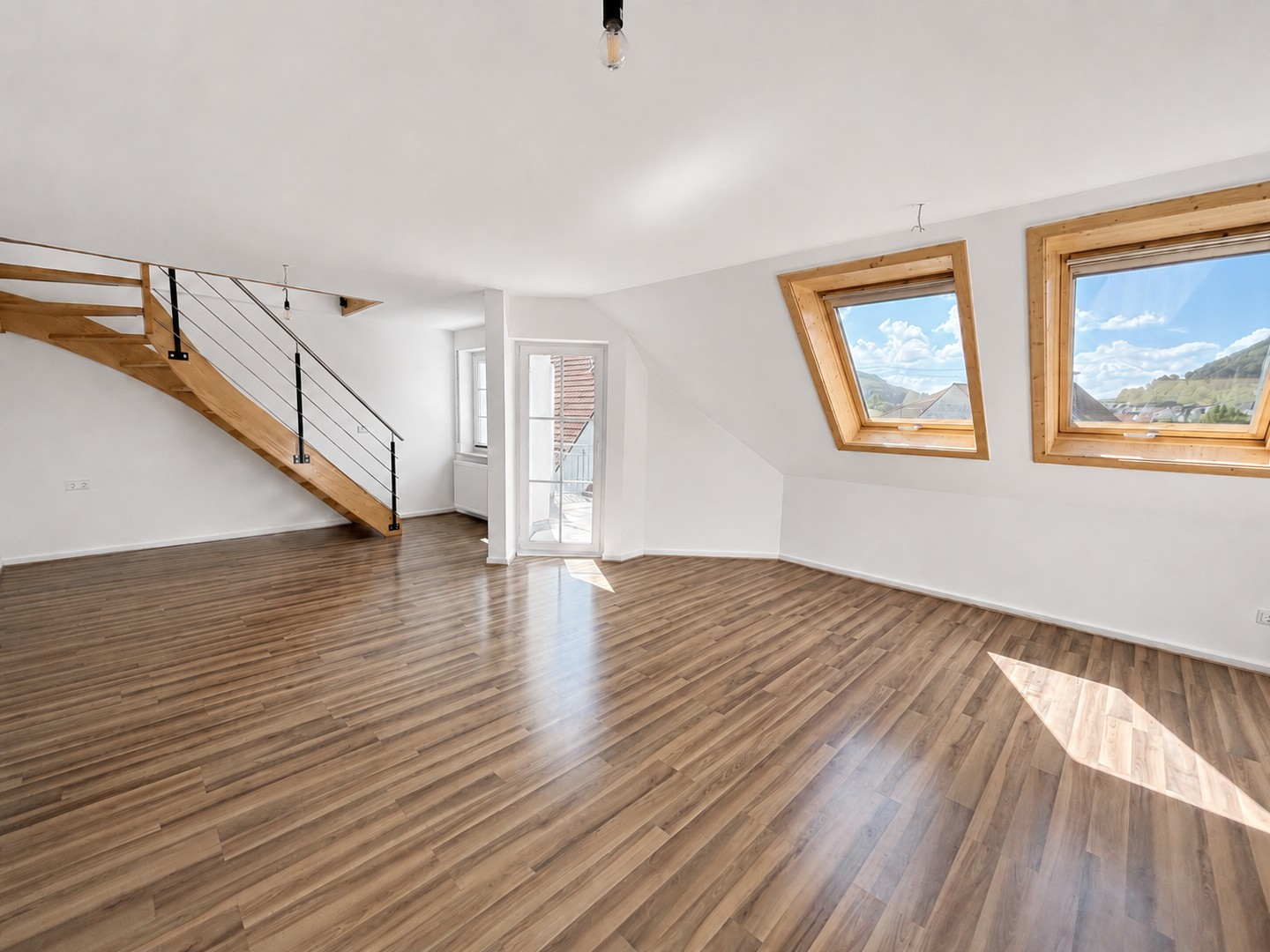 Wohn- und Esszimmer (1/2)