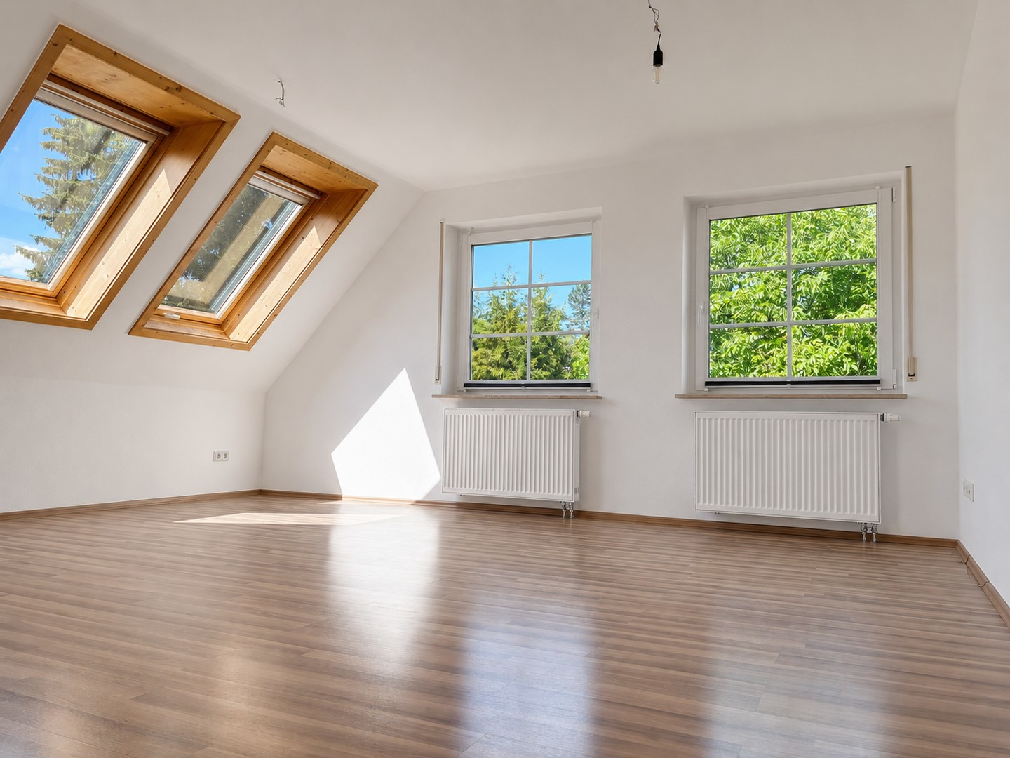 Wohn- und Esszimmer (2/2)