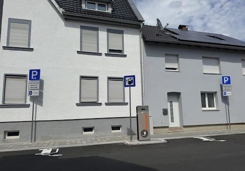 E-Ladesäulen an der Straße