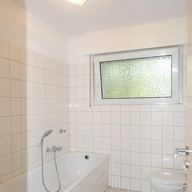 Bad mit Wanne 