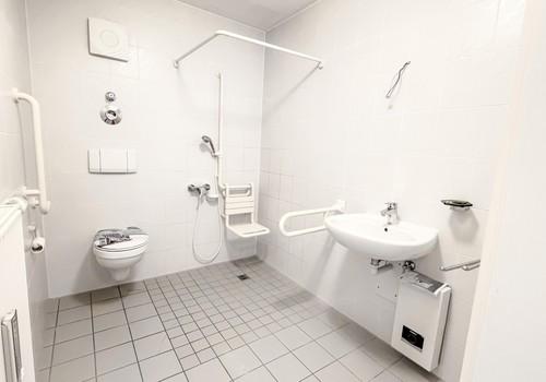 Bad mit bodengleicher Dusche