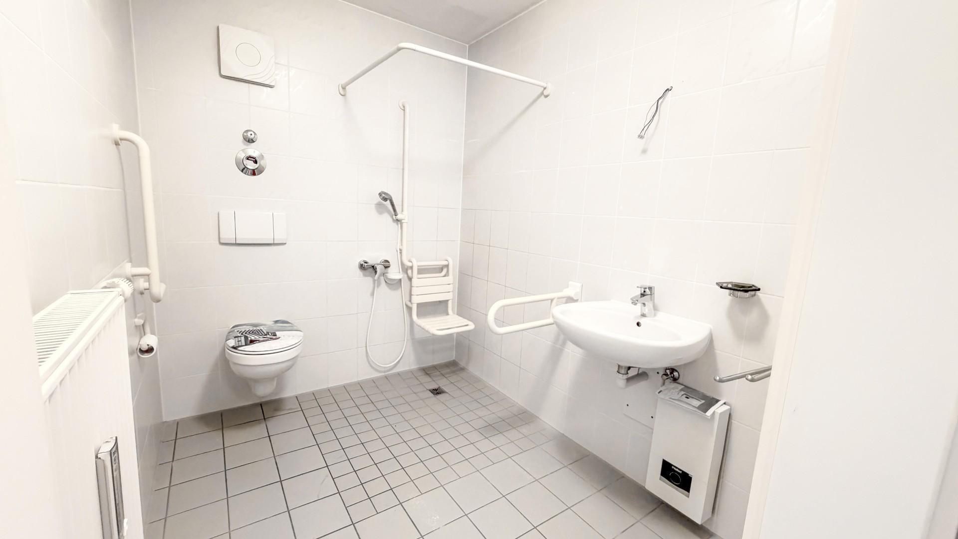 Bad mit bodengleicher Dusche