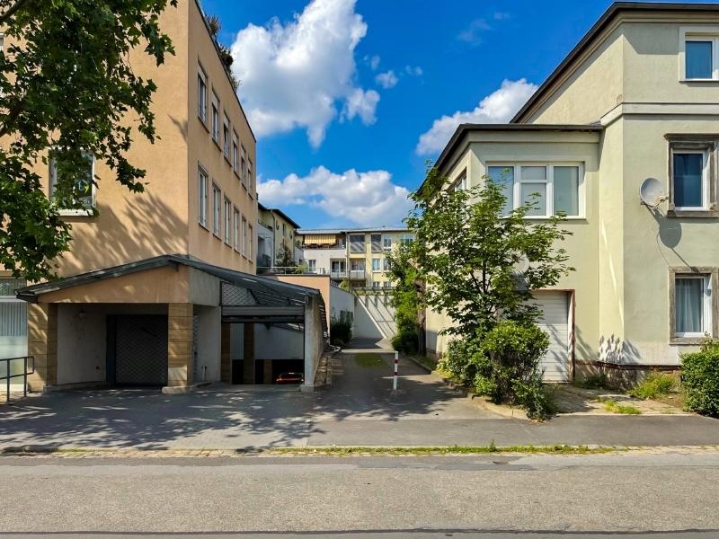 Anlieferung und Abholung