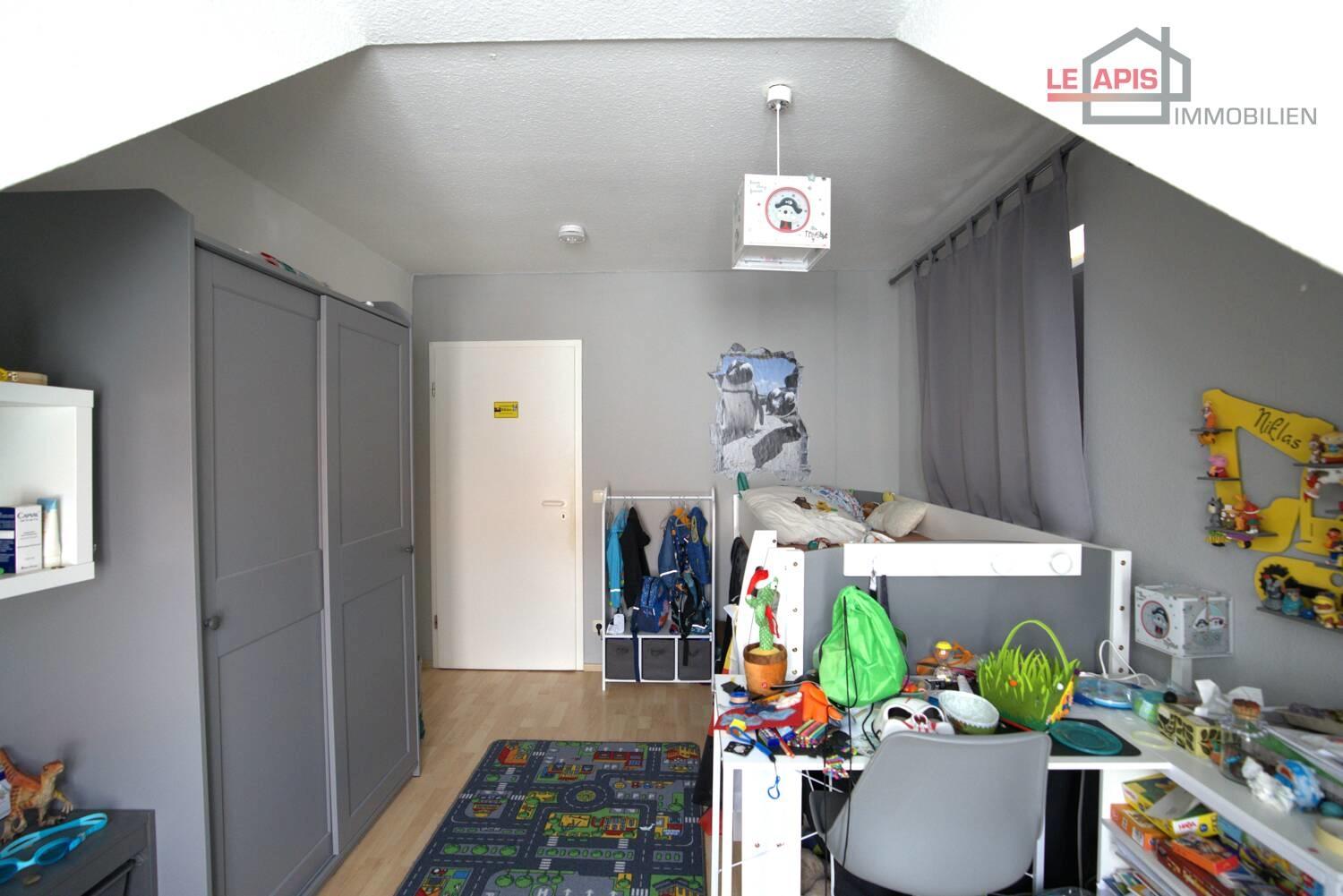 Arbeits-u. Kinderzimmer Bild 2