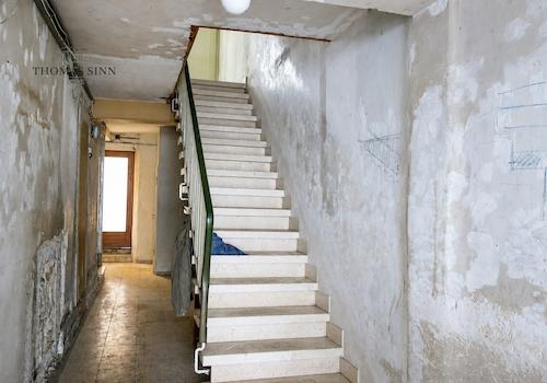 EG: Treppenhaus zu den Wohnungen