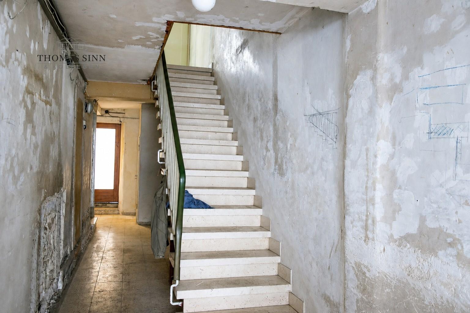EG: Treppenhaus zu den Wohnungen