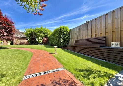 Gartenansicht mit Sitzgelegenh