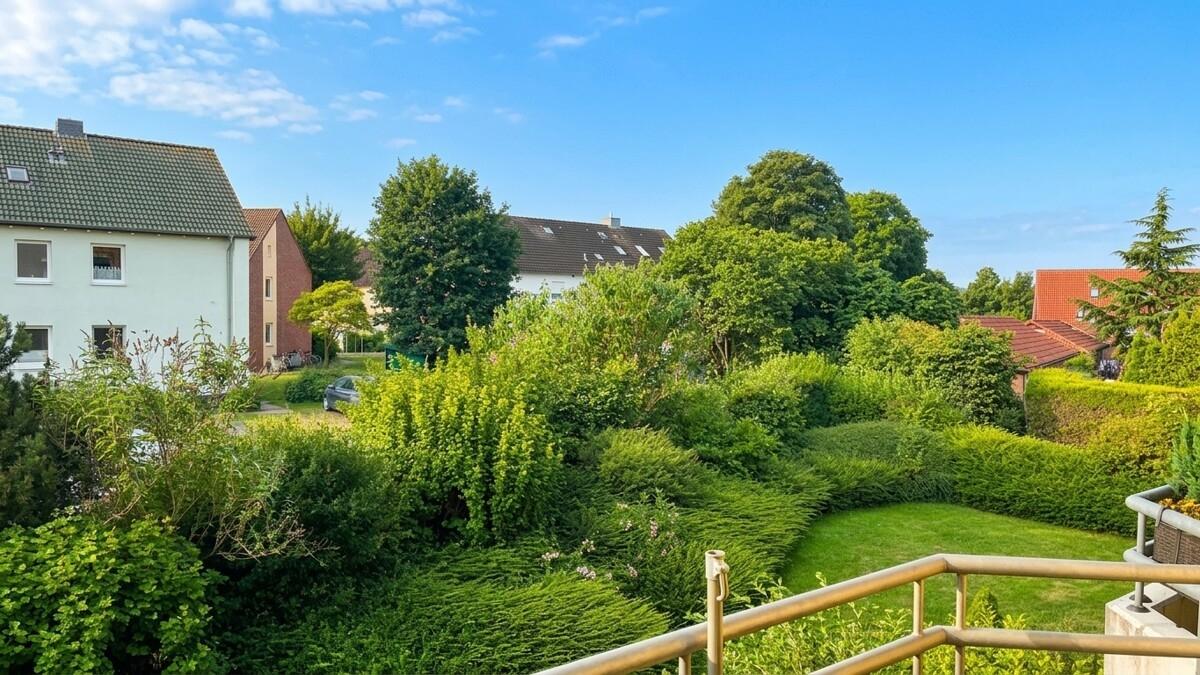 Ausblick vom Balkon ins Grüne