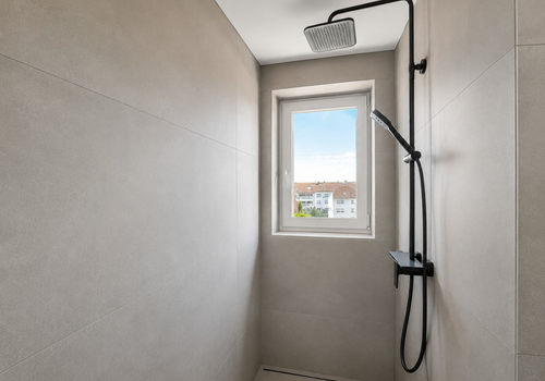 Große Walk-in-Dusche