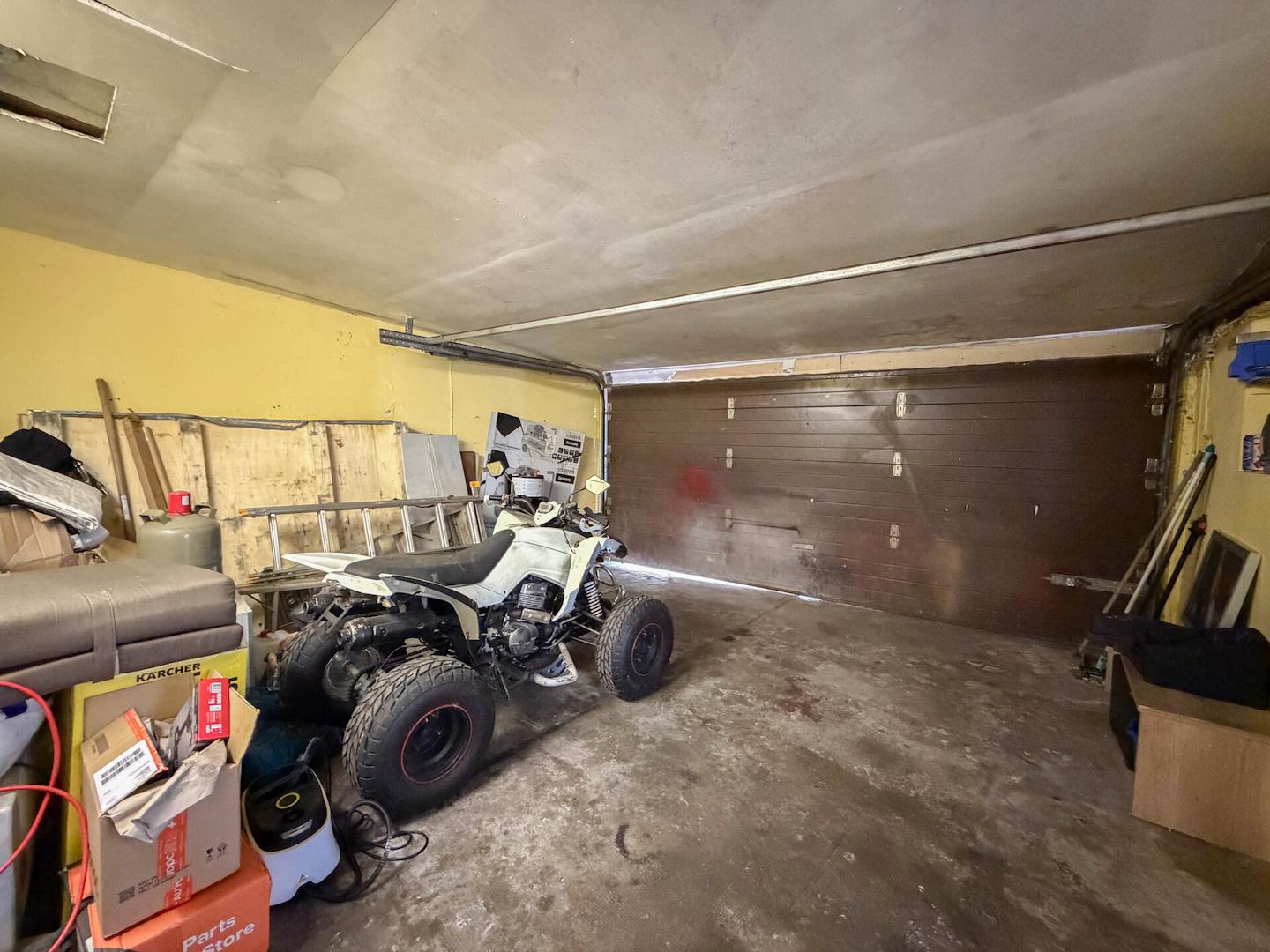 Garage zur Gewerbeeinheit