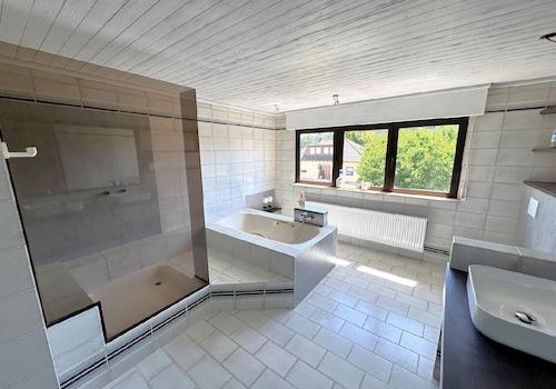 mit Wanne...