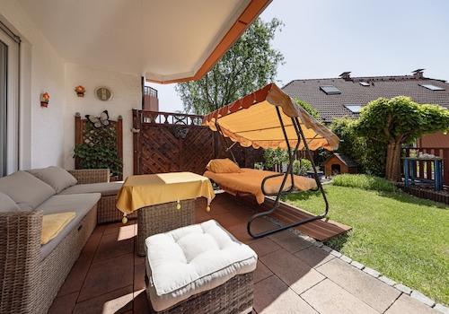 Terrasse mit Garten