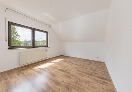 geräumiges Schlafzimmer