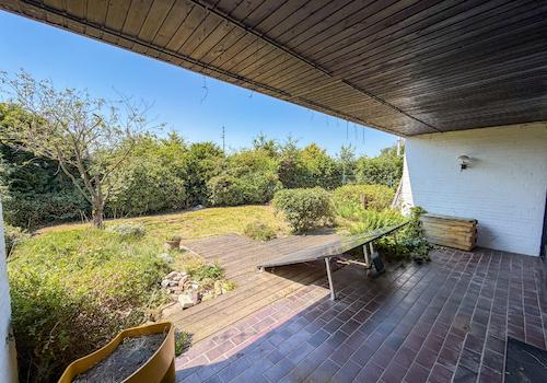 17 überdachte Terrasse