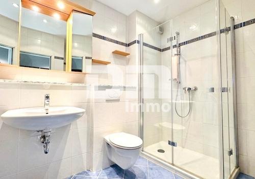 Badezimmer / Dusche / Handtuchwärmer