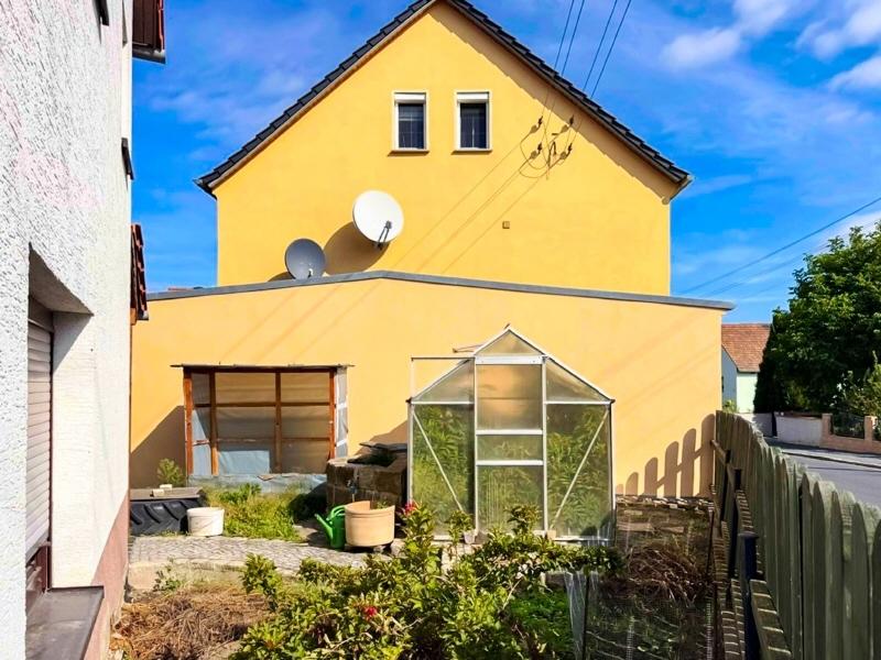 Vorgarten auf Ost