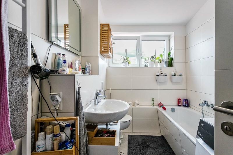 Tageslichtbad mit Badewanne
