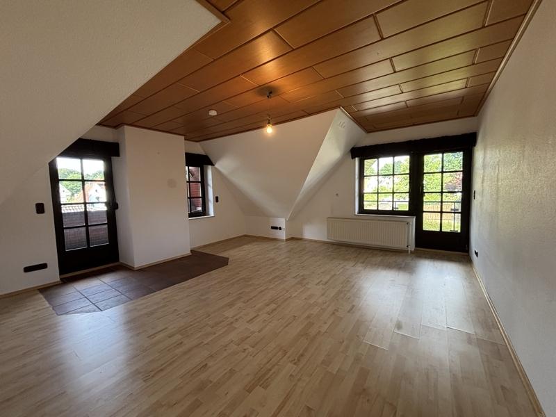 Wohn-und Esszimmer OG