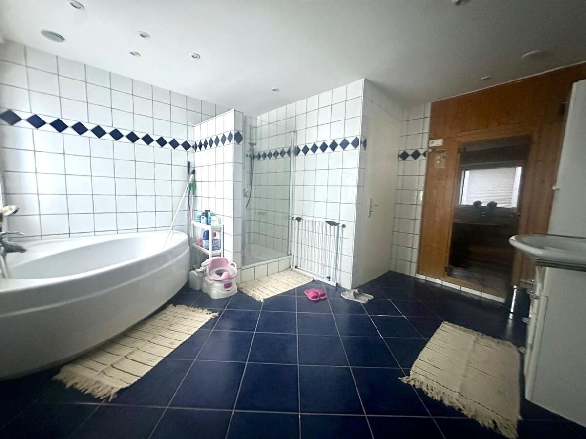 Badezimmer (OG)