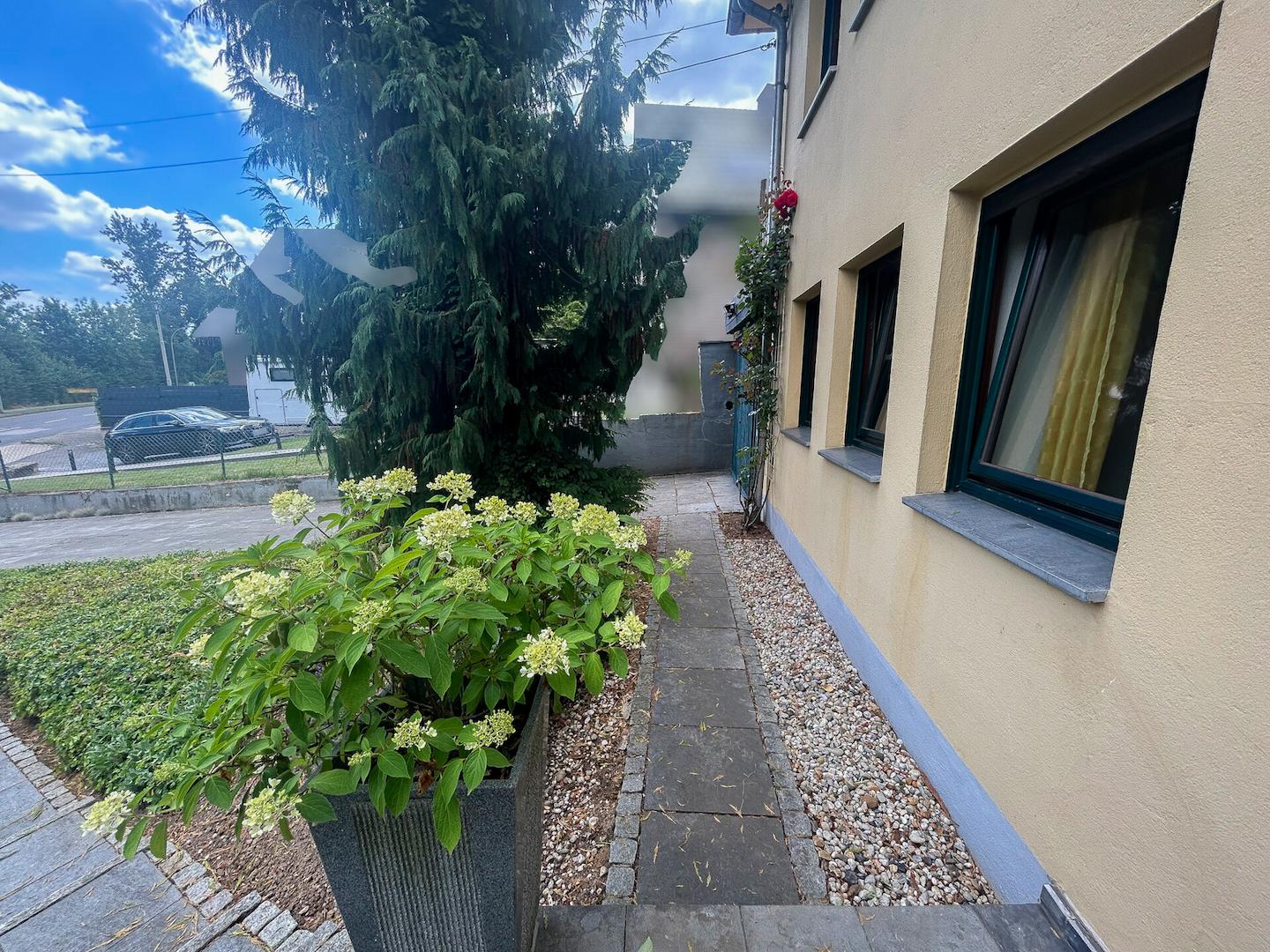 25 - Weg zur Garage