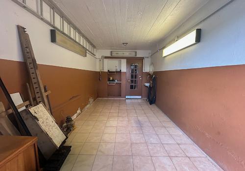 27 - Garage